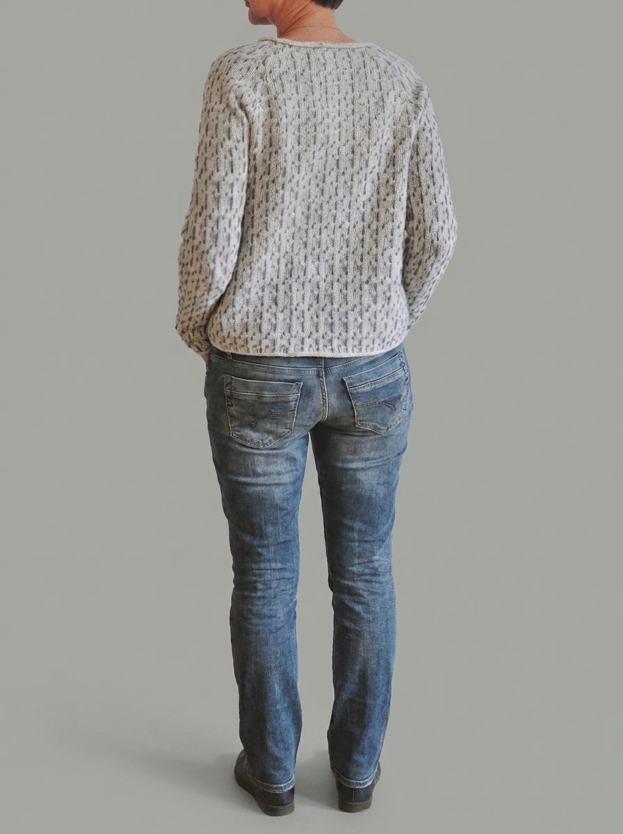 Teresa | Suéter gris elegante con escote barco