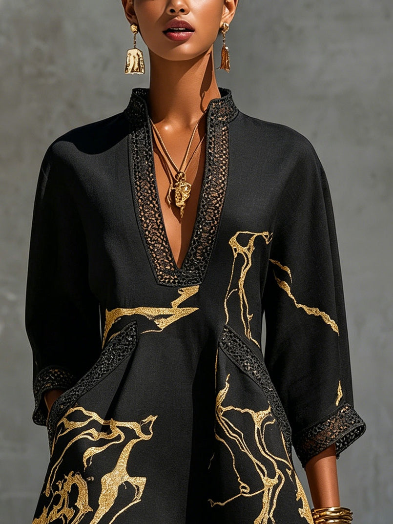 Carolina | Vestido corto de encaje con estampado dorado y escote en V profundo